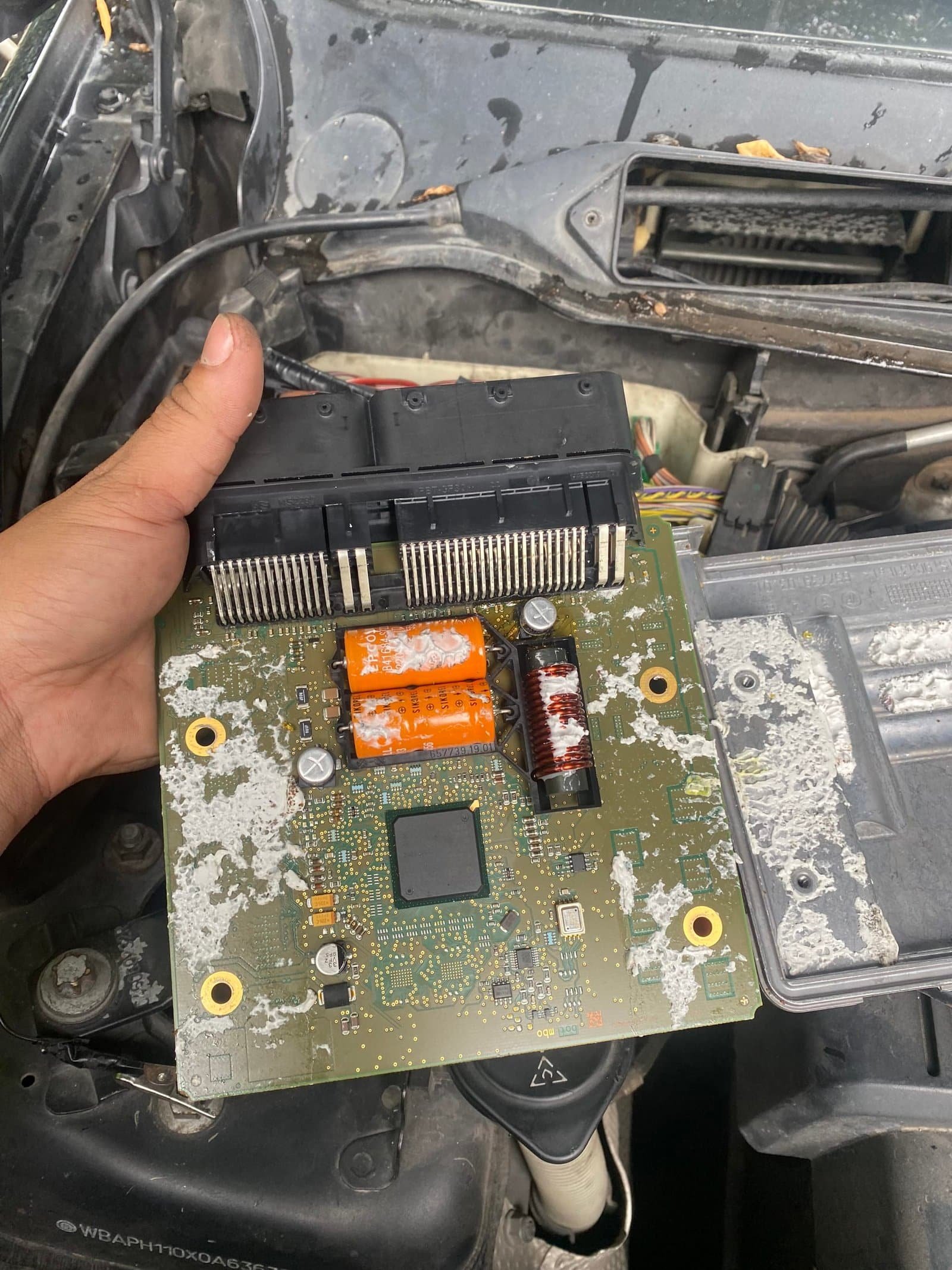 Sửa hộp ECU tại Hà Tĩnh - VIETNAM ECU SERVICE Chuyên sửa chữa thay thế hộp ECM - ECU các dòng xe Châu Âu , Châu Á tại Việt Nam.