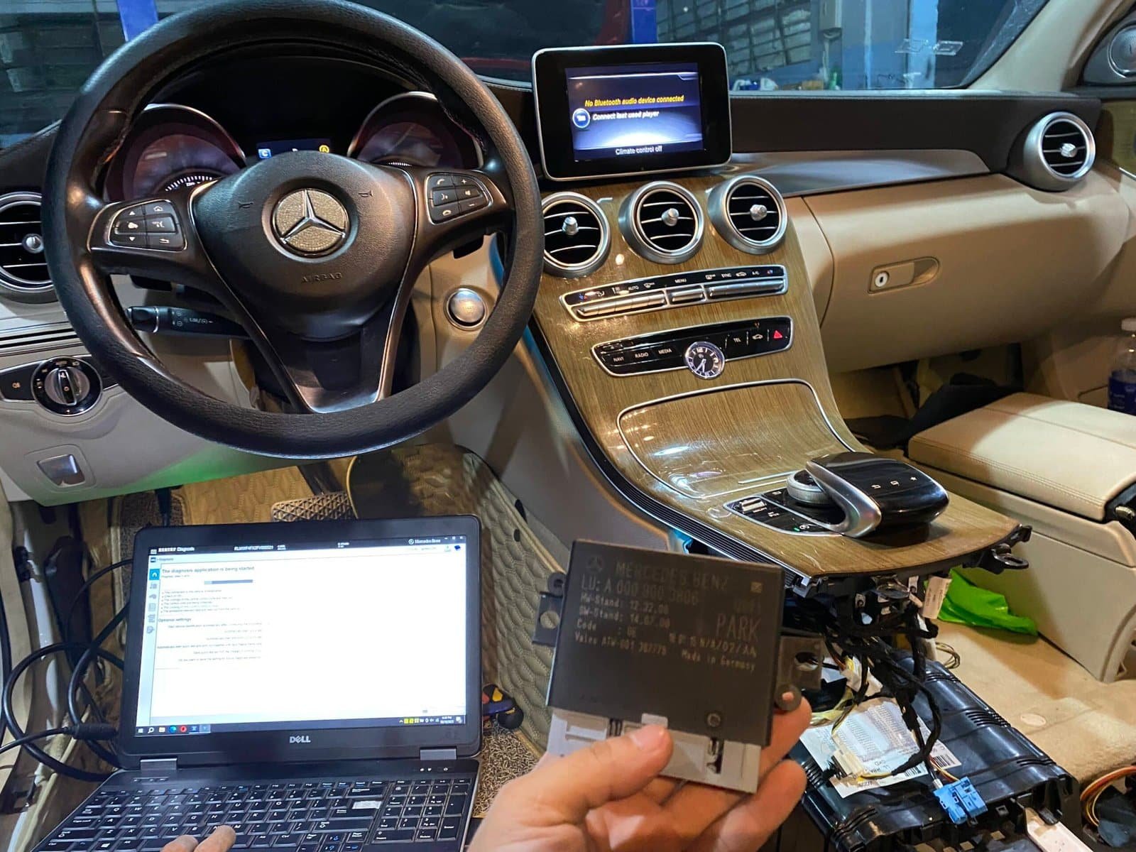 SỬA CHỮA HỘP ĐIỀU KHIỂN ĐỖ XE MERCEDES-BENZ