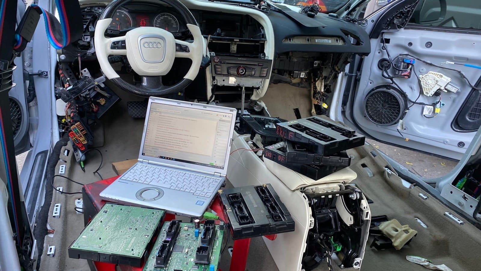 SỬA CHỮA THAY THẾ HỘP BCM2 AUDI-COMFO SYSTEM CENTROL CONTROL MODULE 4 SỬA CHỮA THAY THẾ HỘP BCM2 AUDI-COMFO SYSTEM CENTROL CONTROL MODULE