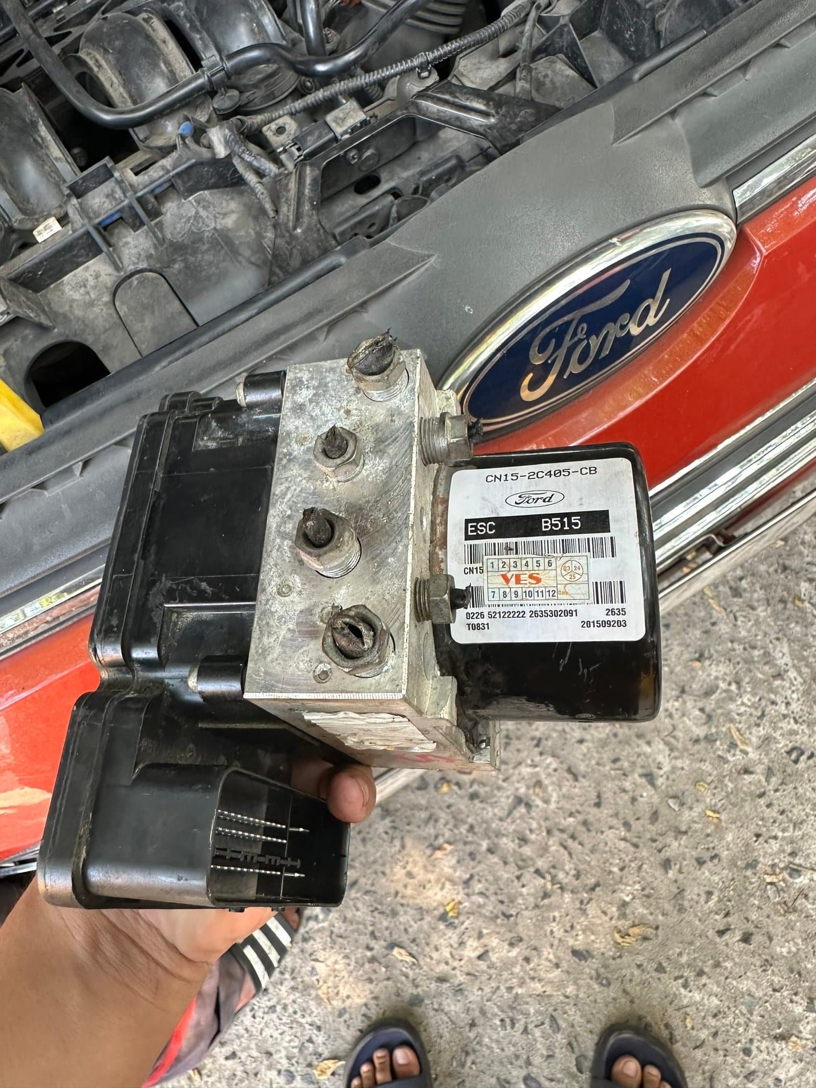 GARAGE VES-CHUYÊN SỬA CHỮA HỆ THỐNG PHANH ABS CỦA XE Ford Ecosport