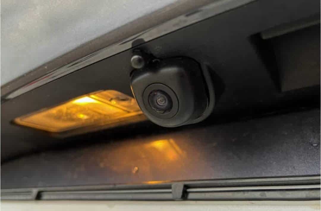 SO SÁNH CAMERA LÙI VÀ CẢM BIẾN ĐỖ XE - CÁI NÀO TỐT HƠN?