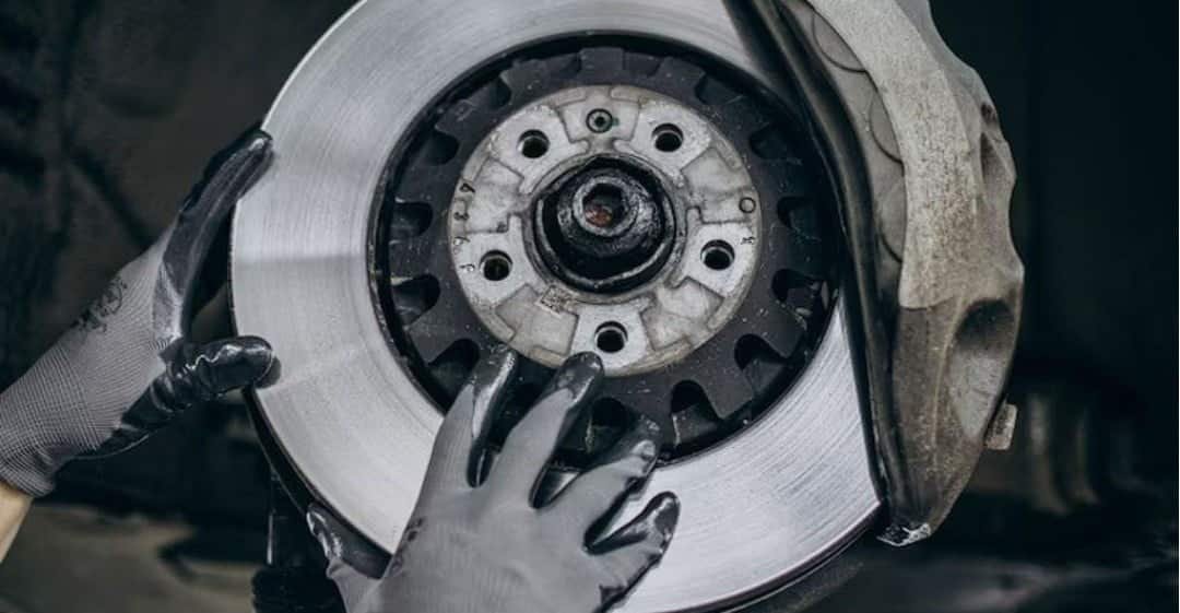 LÁNG ĐĨA PHANH Ô TÔ LÀ GÌ? TẠI SAO CẦN LÁNG ĐĨA VÀ DẤU HIỆU NHẬN BIẾT CẦN LÁNG ĐĨA PHANH