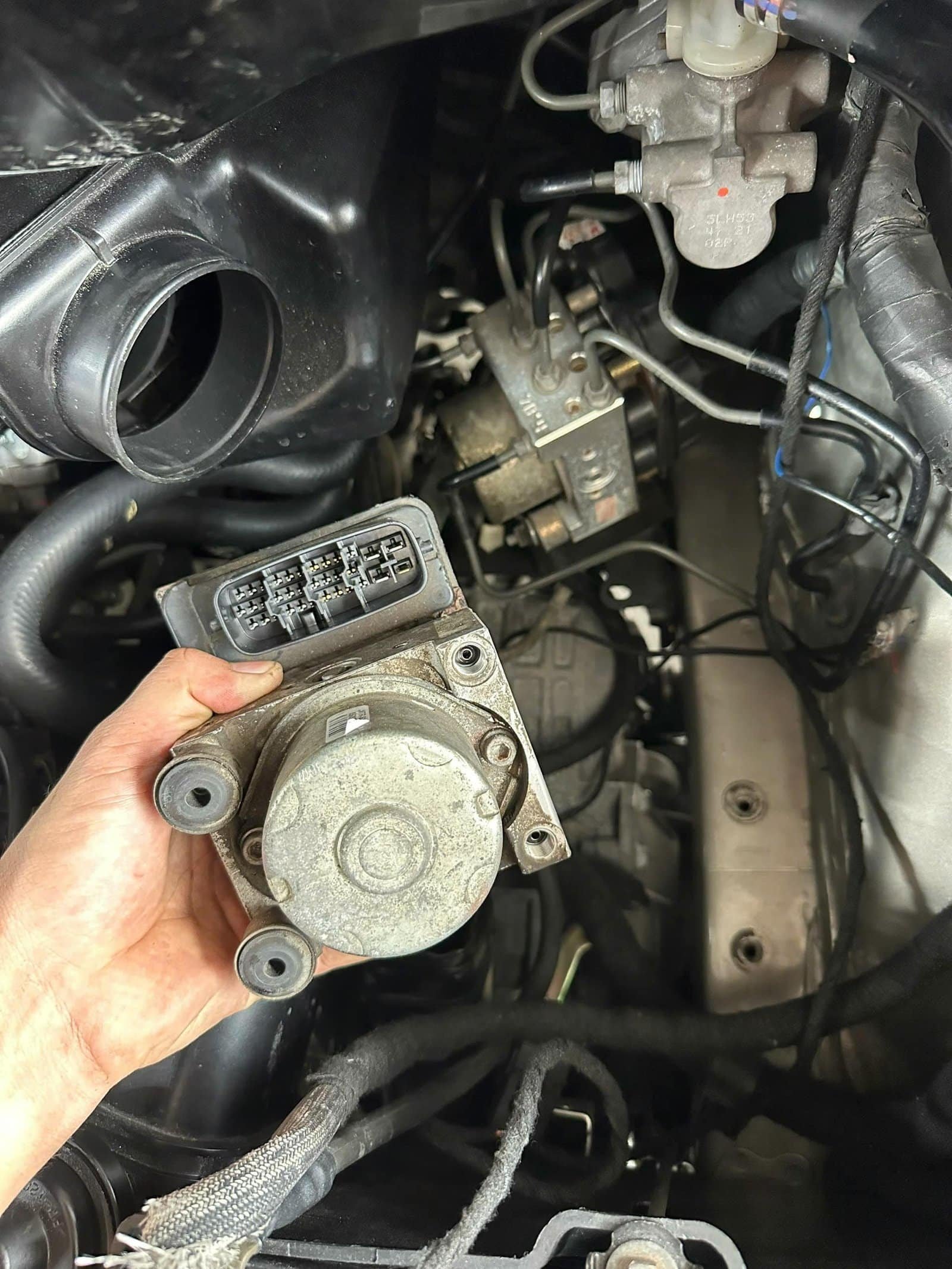 SỬA CHỮA PHANH ABS CỦA XE ISUZU