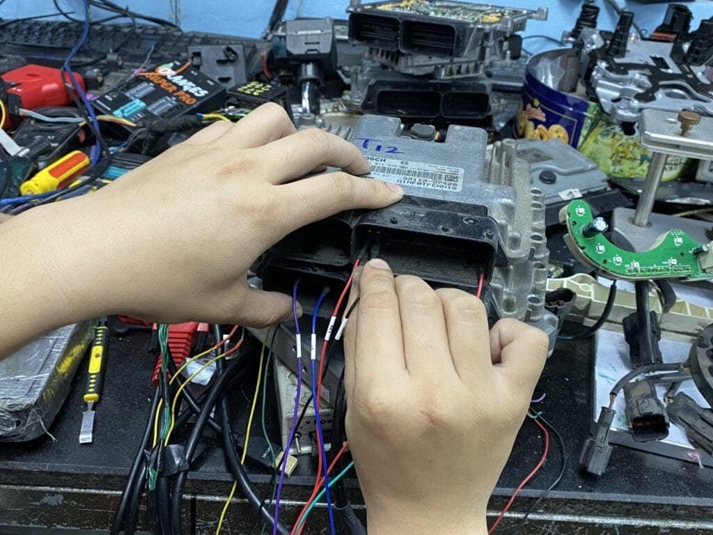 Liên hệ ngay Ves Workshop để được tư vấn về dịch vụ sửa hộp điều khiển động cơ Lexus