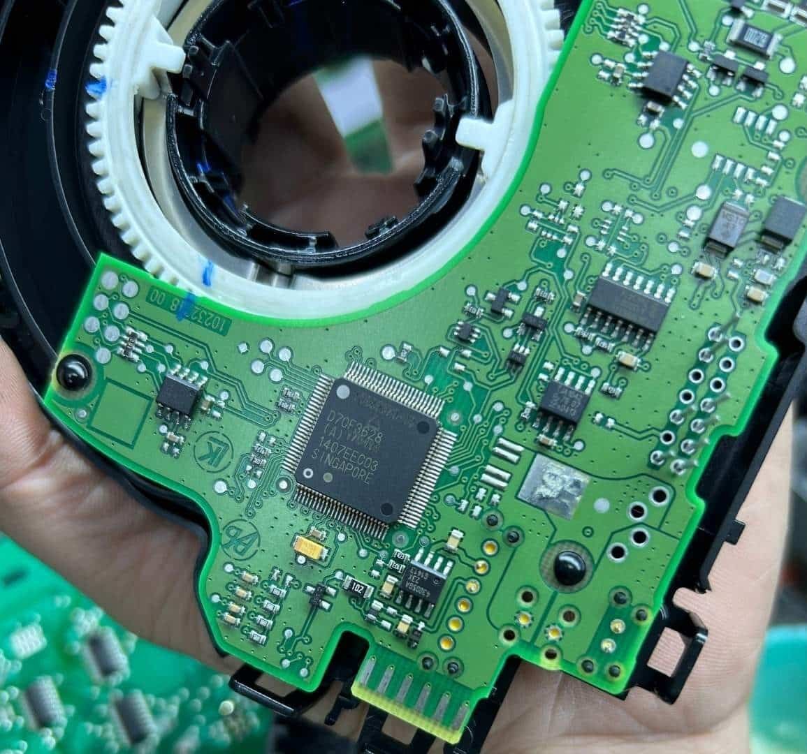 Hỗ trợ giữ làn đường (LKAS)