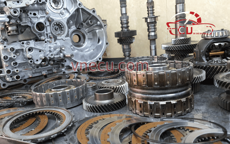Hư hỏng các phần cơ khí bên trong hộp số