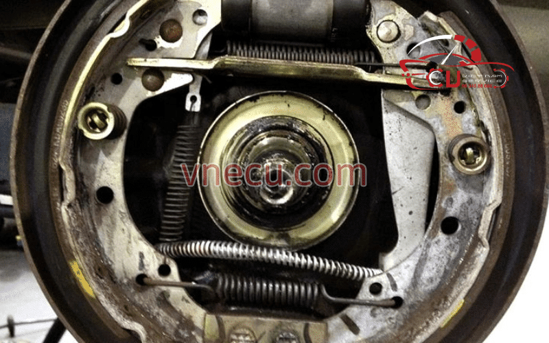 Các dòng xe Chevrolet phổ biến sử dụng các loại hệ thống thắng parking khác nhau Các dòng xe Chevrolet phổ biến sử dụng các loại hệ thống thắng parking khác nhau