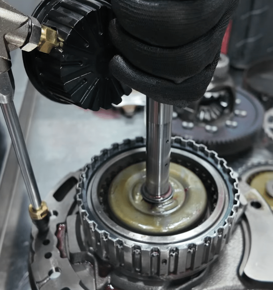 Lỗi về hộp số (khó chuyển số, giật số, phát ra tiếng kêu)