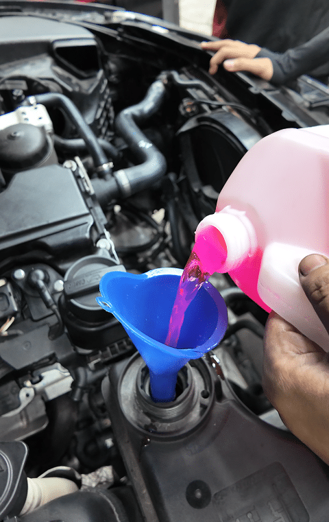 Các công việc bảo dưỡng đơn giản có thể tự thực hiện (Kiểm tra, bổ sung nước làm mát, nước rửa kính,..).