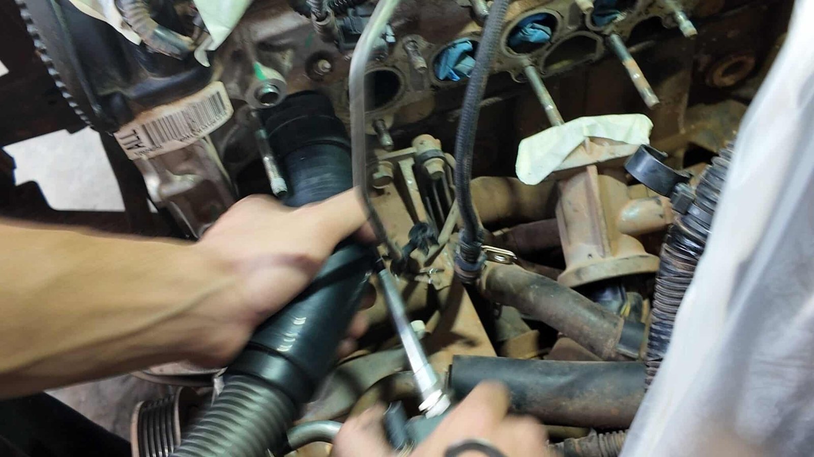 BẢO DƯỠNG-VỆ SINH HỌNG NẠP CHEVROLET COLORADO CHUYÊN NGHIỆP 2 BẢO DƯỠNG-VỆ SINH HỌNG NẠP CHEVROLET COLORADO CHUYÊN NGHIỆP TẠI VES WORKSHOP