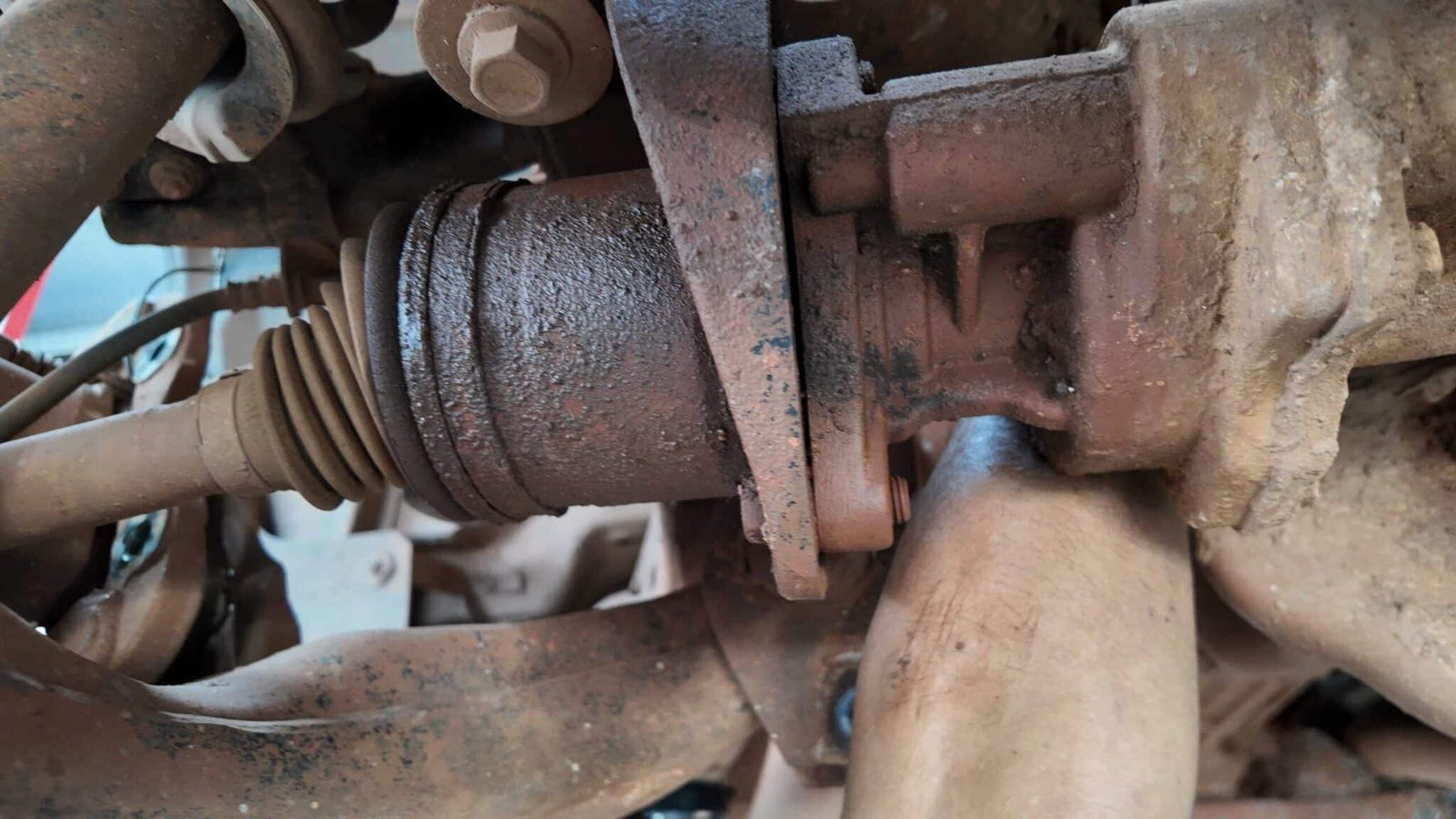 Các Dấu Hiệu Cảnh Báo Cần Bảo Dưỡng Gầm Xe Ngay Lập Tức