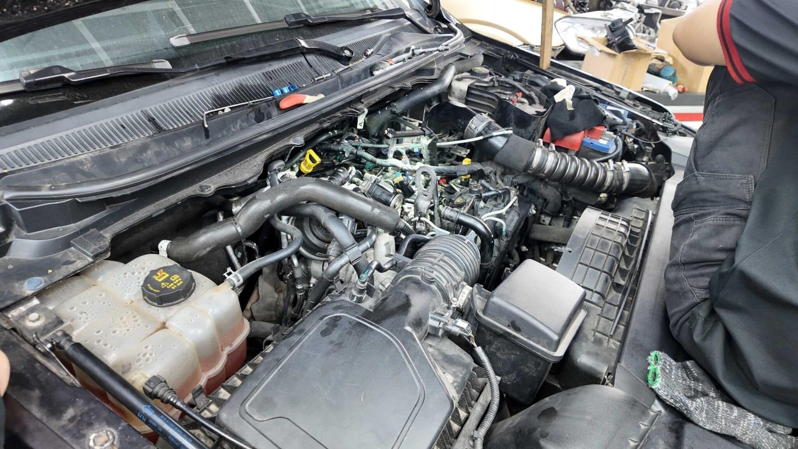 SỬA CHỮA RÒ RỈ DẦU ĐỘNG CƠ VS KIM PHUN NHIÊU LIỆU TẠI VES WORKSHOP