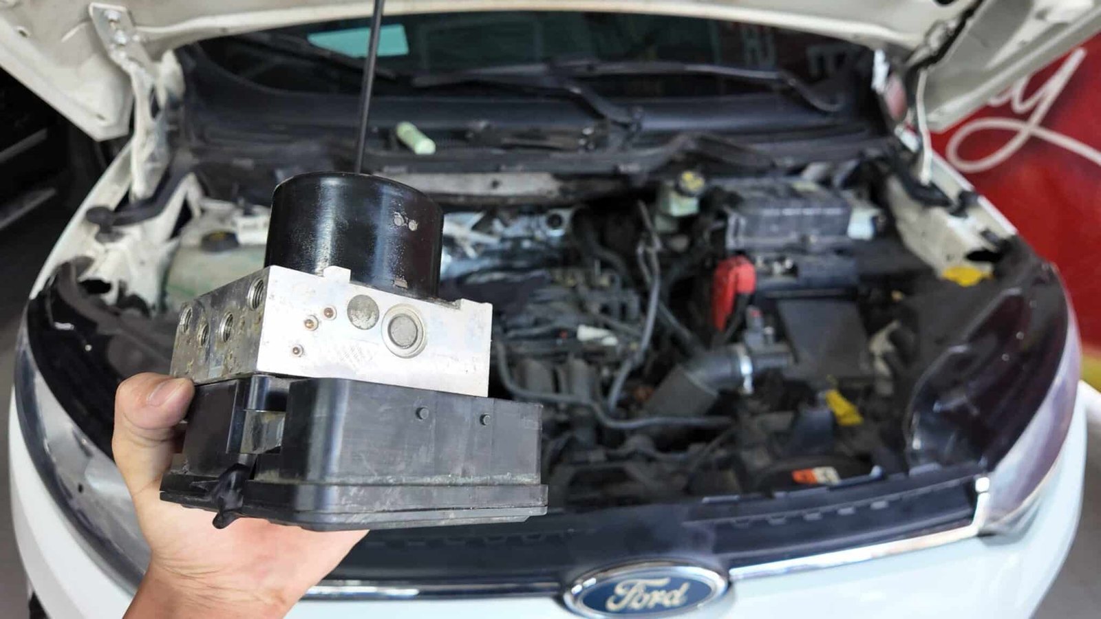 Giới Thiệu Về Hệ Thống ABS trên Ford Ecosport và Tầm Quan Trọng Của Nó