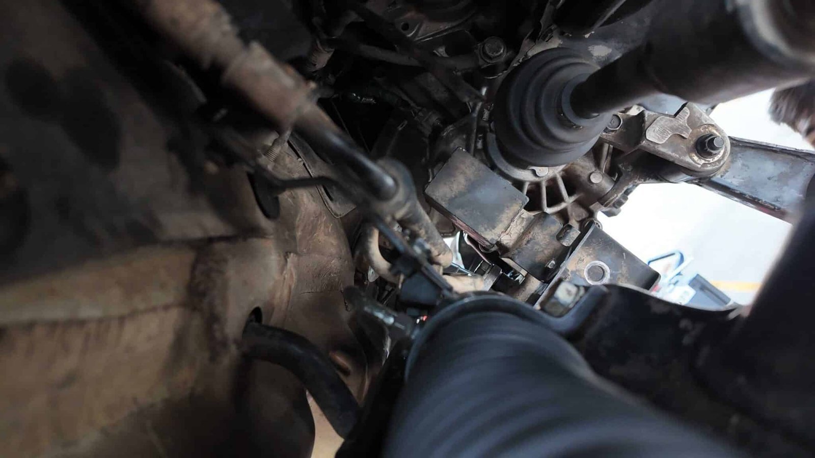 Các Hạng Mục Kiểm Tra Và Bảo Dưỡng Hệ Thống Gầm Định Kỳ