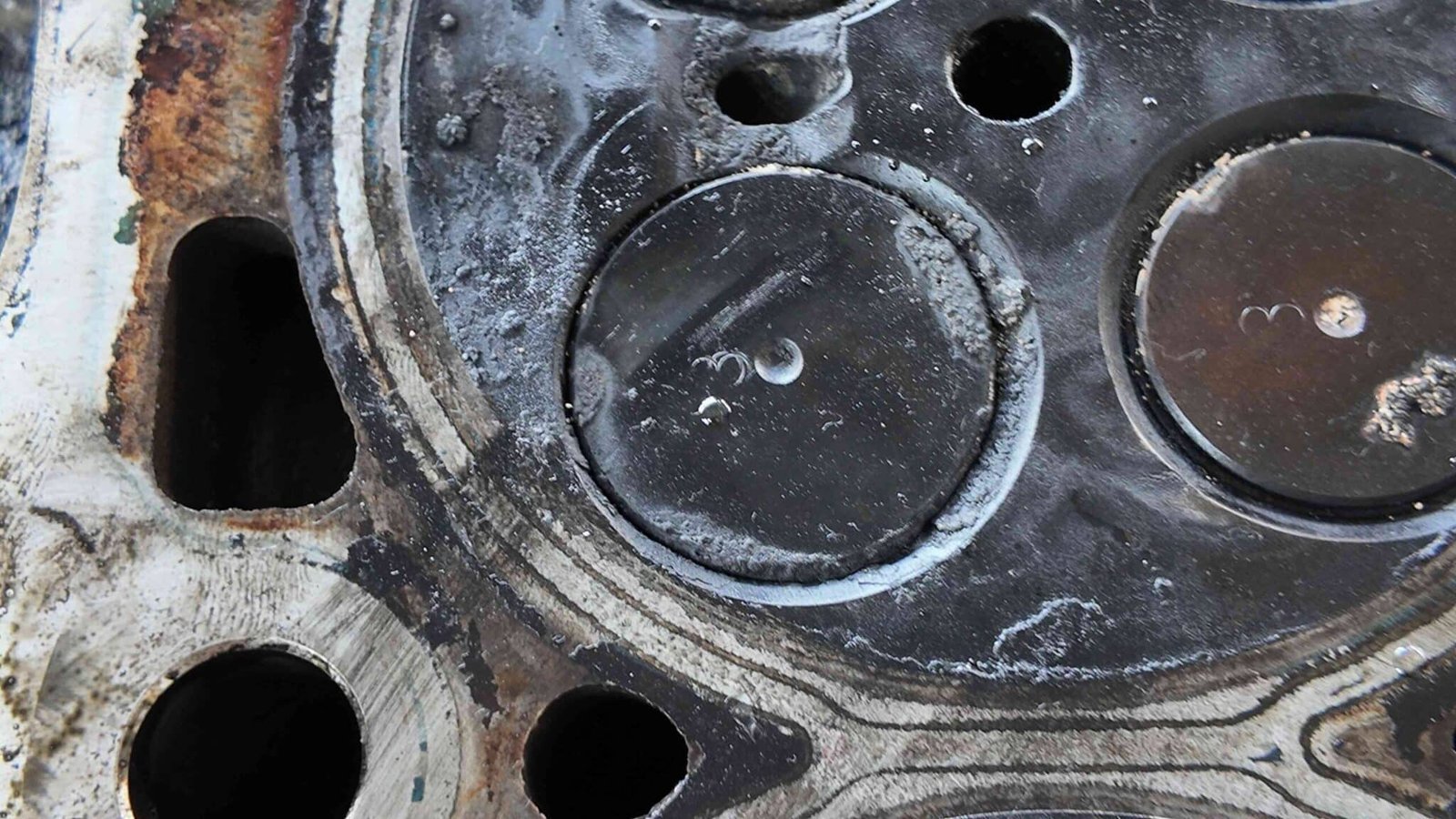 Sửa Chữa hoặc Thay Thế Các Bộ Phận Hư Hỏng (Piston, Xi Lanh, Trục Khuỷu, Van,..)