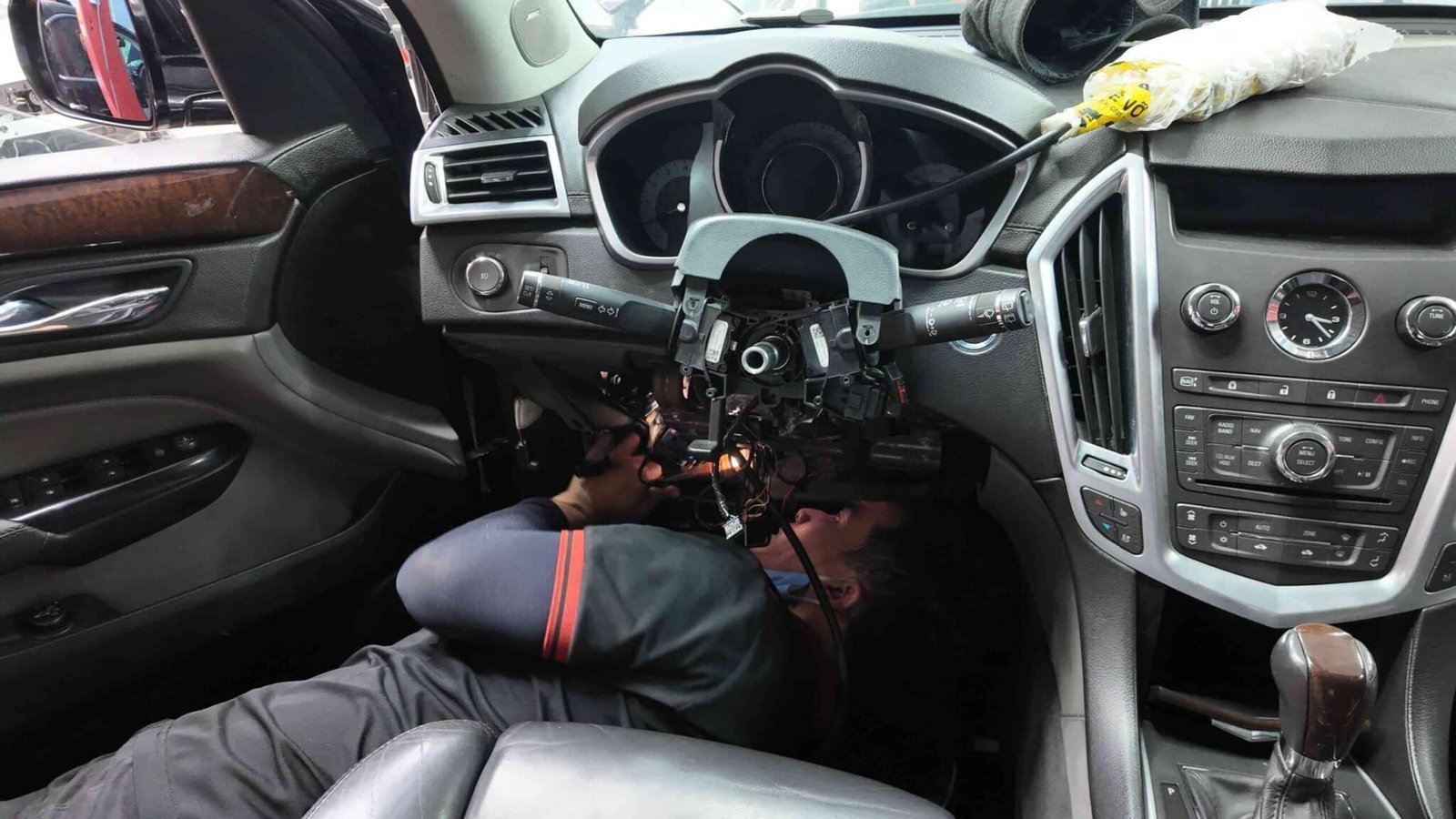 Thay Thế Các Bộ Phận Bị Hỏng (Ví dụ: Bơm trợ lực, rô-tuyn, trục lái) Thay Thế Các Bộ Phận Bị Hỏng (Ví dụ: Bơm trợ lực, rô-tuyn, trục lái)