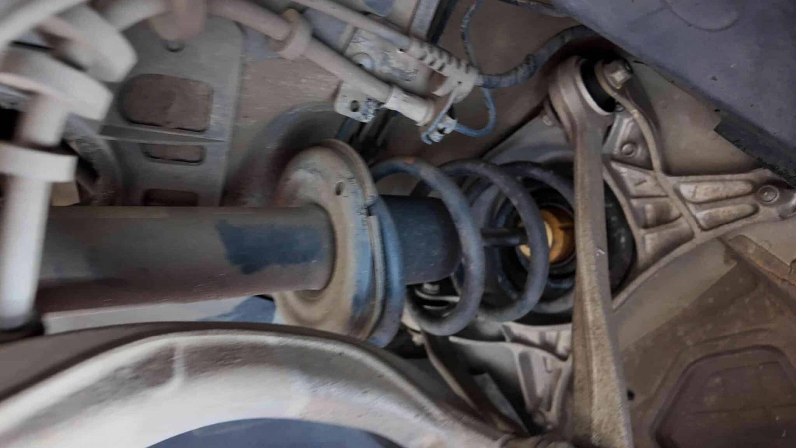 Kiểm Tra và Bảo Dưỡng Hệ Thống Treo và Lái