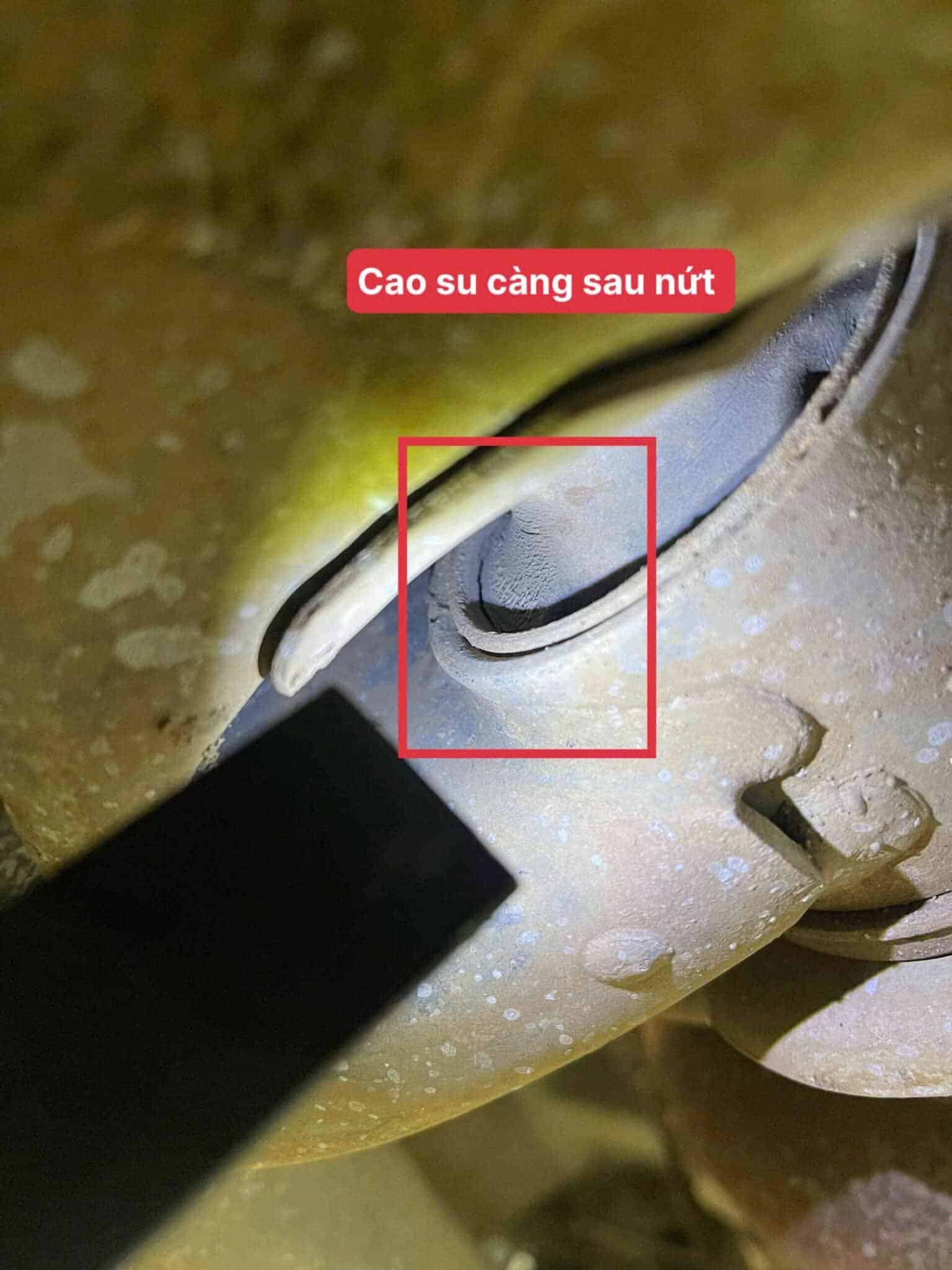 Tiếng Ồn Bất Thường Từ Gầm Xe