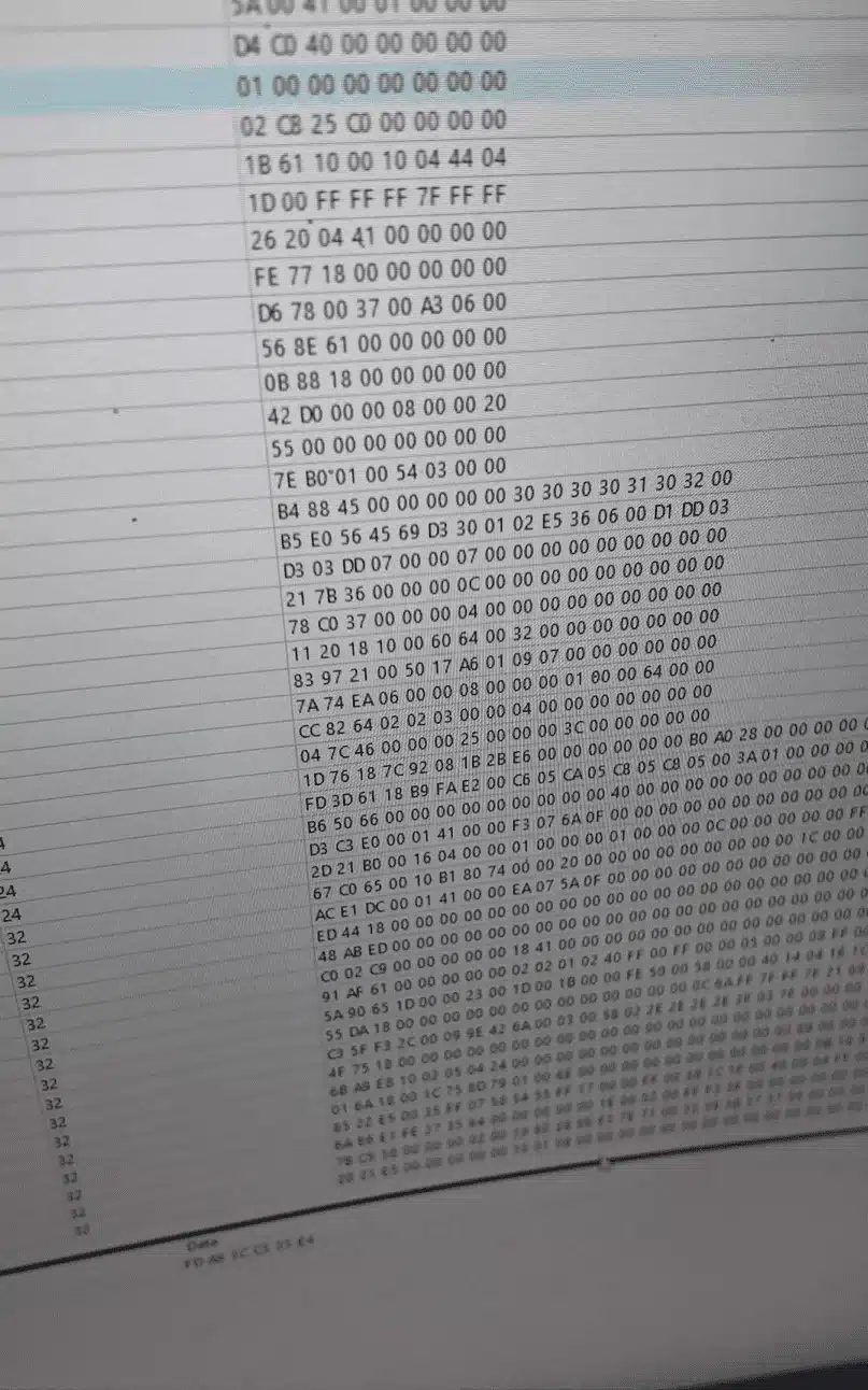 Vệ sinh đồng hồ taplo thường xuyên bằng khăn mềm và dung dịch chuyên dụng