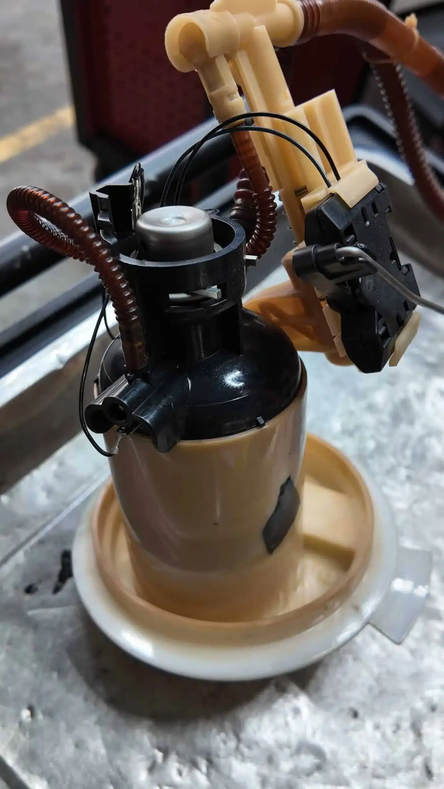 Giải Pháp Toàn Diện - Thay Thế Bơm Xăng Mercedes-Benz GLA-Class Chuyên Nghiệp Tại VES Workshop