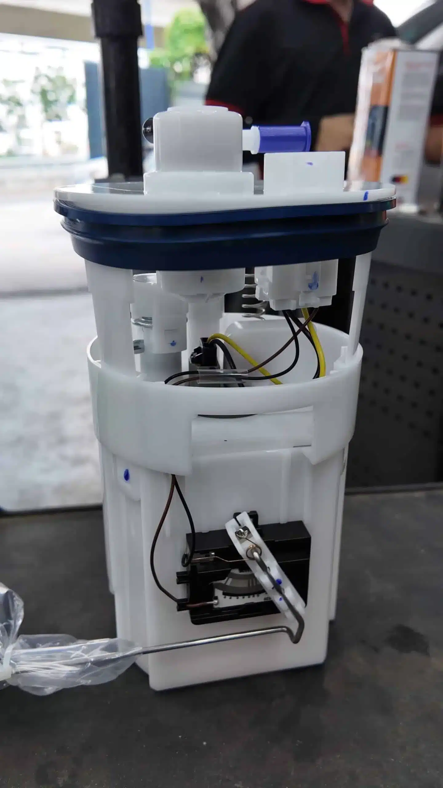 Chuẩn Bị Trước Khi Thay Thế Bơm Xăng