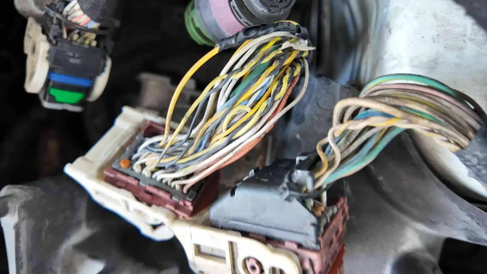 Tháo Lắp và Thay Thế Các Linh Kiện Điện: Ắc Quy, Máy Phát Điện, Máy Khởi Động