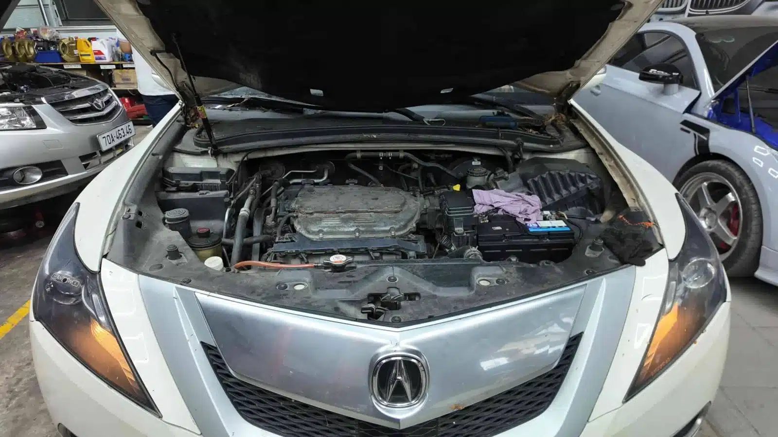 Đèn Pha Mờ Hoặc Không Sáng: Kiểm Tra Bóng Đèn, Cầu Chì, Dây Điện